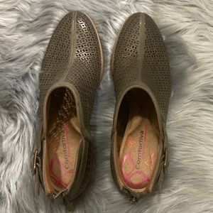 *BRAND NEW W/BOX* COMFORTIVA OLIVE LEATHER BOOTIE